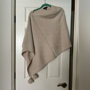 Ann Taylor beautiful poncho with cashmere. In EUC !